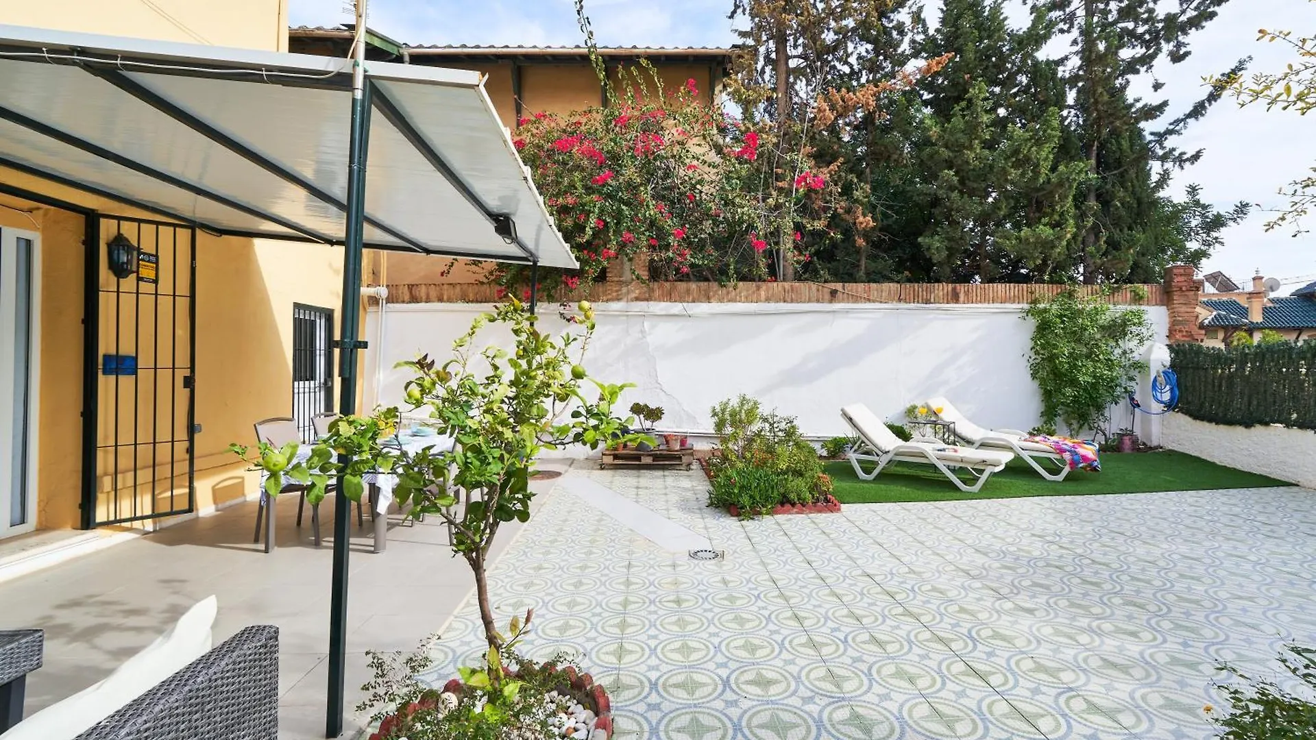 Villa Rosita Suites En Playa De La Malagueta Con Terraza Malaga Apartment