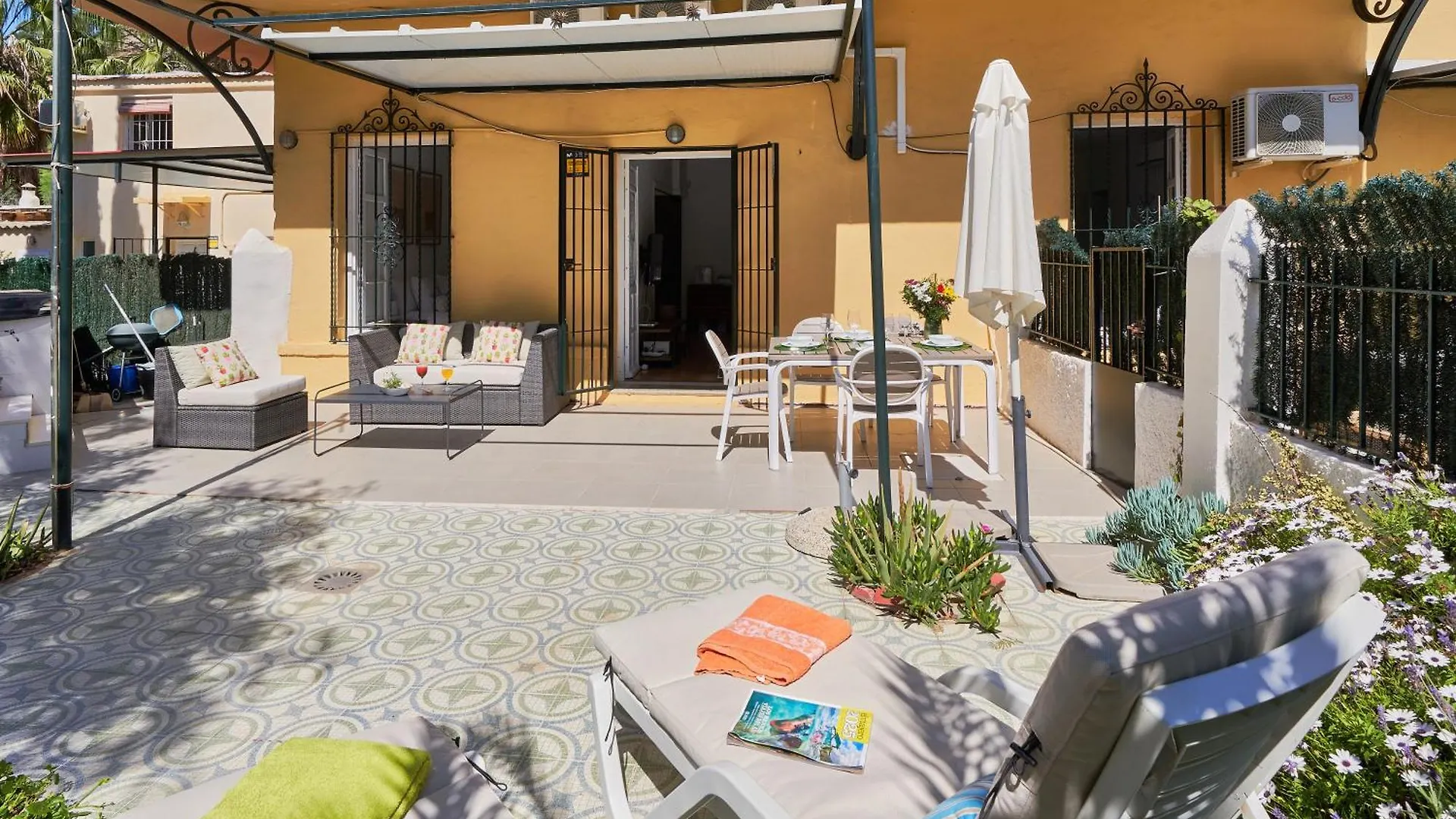 Villa Rosita Suites En Playa De La Malagueta Con Terraza Malaga 0*,