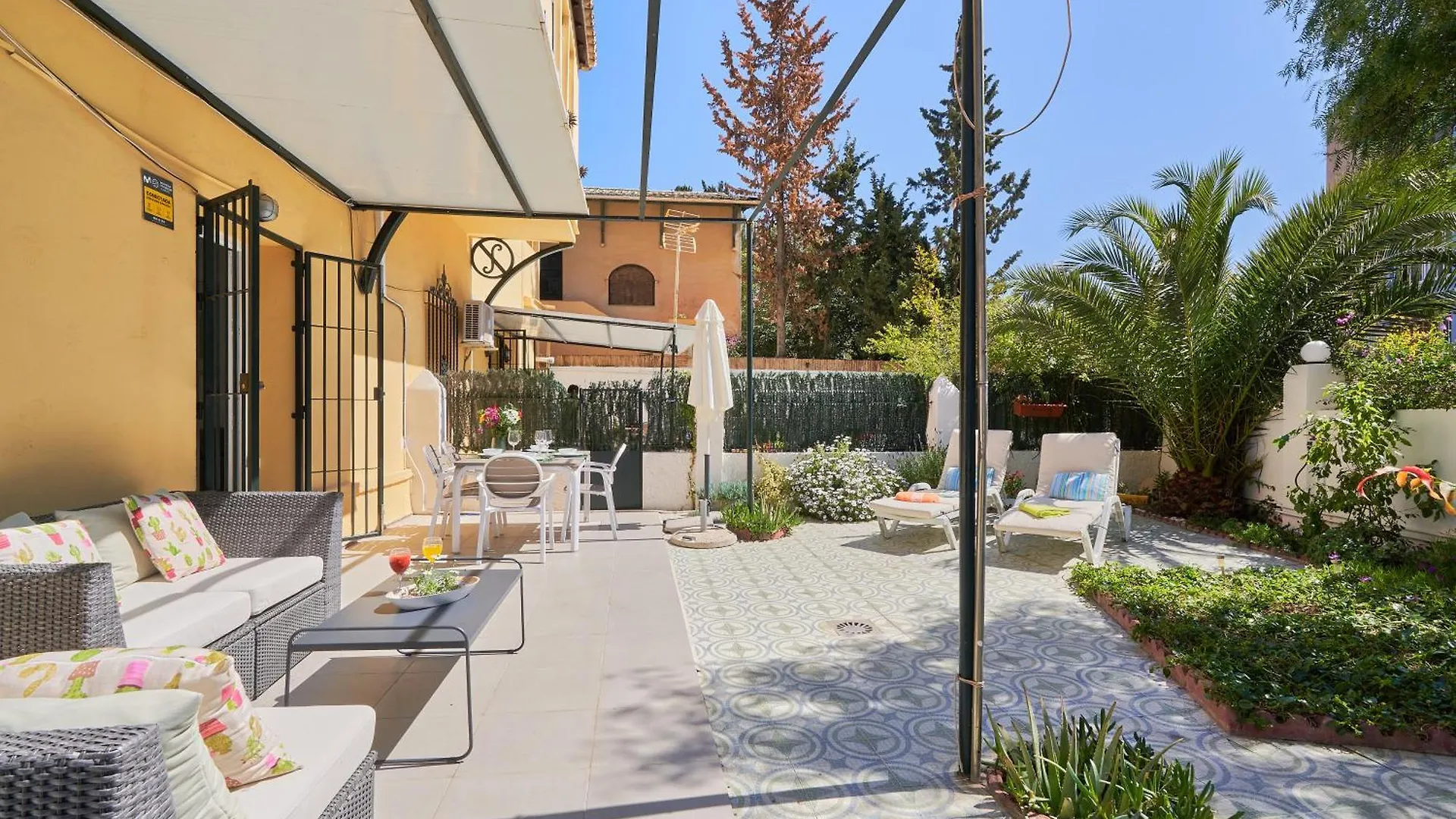 Villa Rosita Suites En Playa De La Malagueta Con Terraza Malaga Apartment