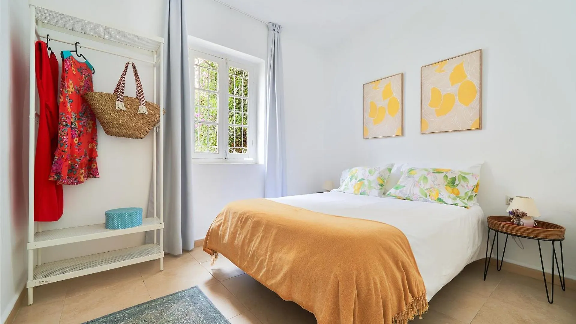 Villa Rosita Suites En Playa De La Malagueta Con Terraza Malaga Spain