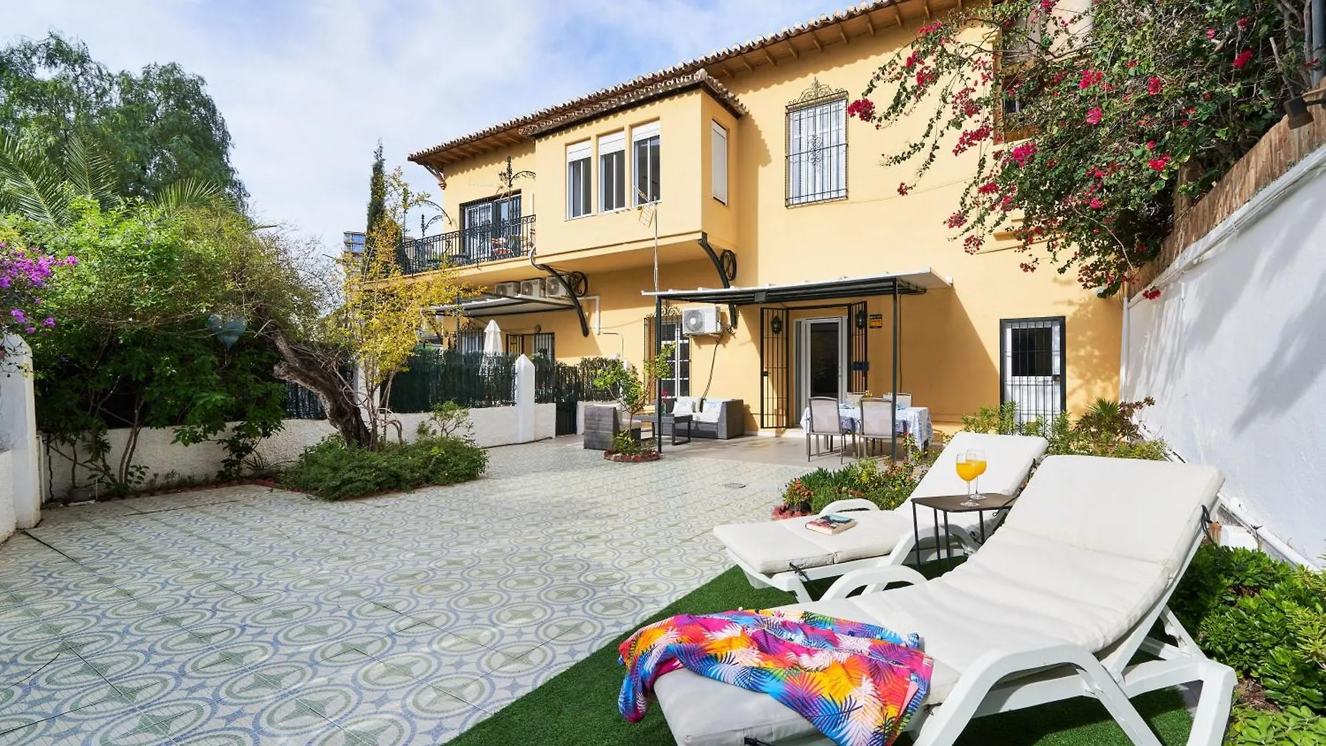 Villa Rosita Suites En Playa De La Malagueta Con Terraza Malaga Apartment