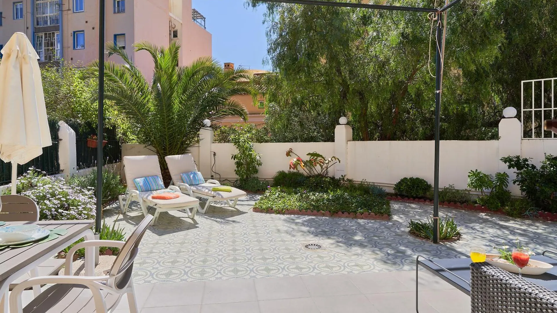 Villa Rosita Suites En Playa De La Malagueta Con Terraza Malaga Spain